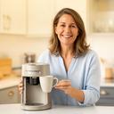 Sanne uit Zuidlaren met een gerepareerd koffiezetapparaat